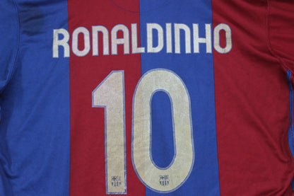 Mens Barcelona 2006-07 Football Shirt #10 Ronaldinho