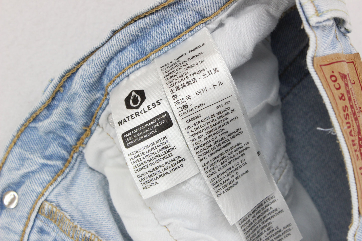 Womens 501 Jeans Classic Fit Button Fly